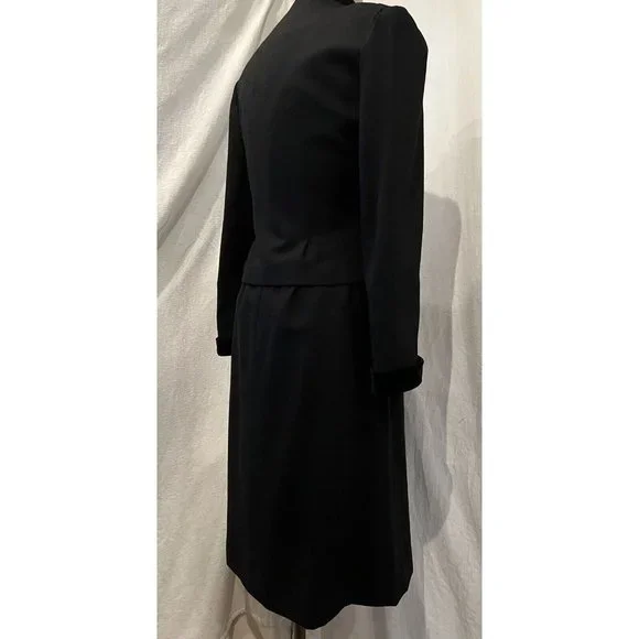 Sophisticated Black Skirt Set - Picture 12 of 16